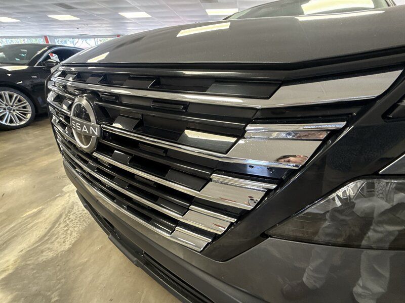 Used 2024 Nissan Rogue SV FWD image 11