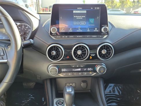 Used 2023 Nissan Sentra SR w/ SR Premium Package image 8