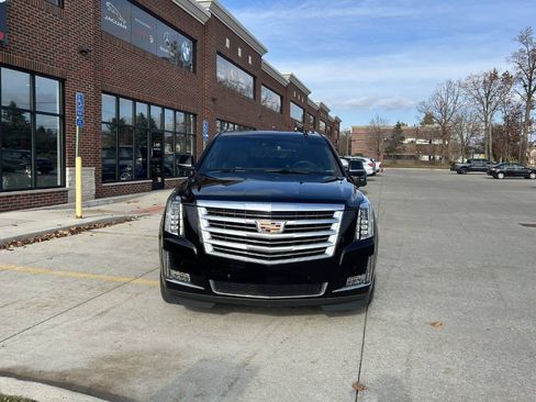 Used 2020 Cadillac Escalade ESV Platinum image 3