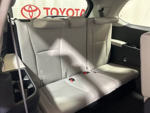 Used 2025 Toyota Grand Highlander AWD Hybrid image 19