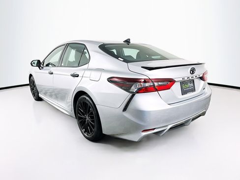 Used 2022 Toyota Camry SE w/ Carpet Mat Package (TMS) image 5
