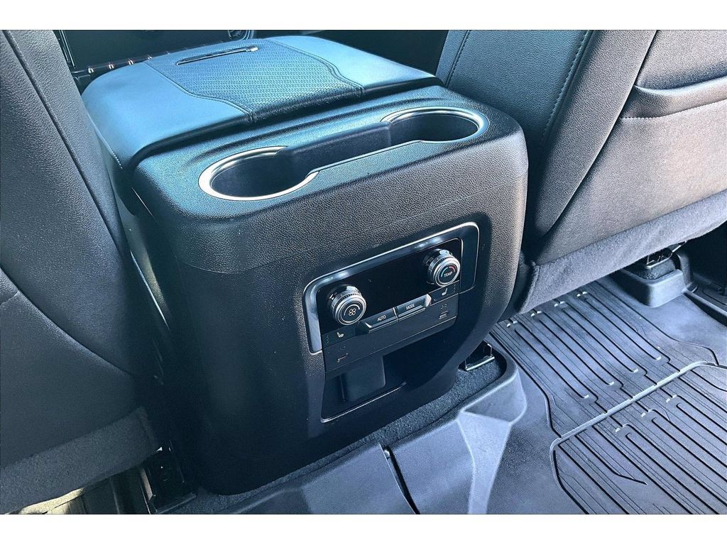 Used 2025 GMC Yukon XL AT4 w/ AT4 Premium Package AWD/4WD image 10