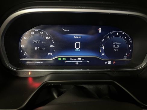 Used 2023 Chevrolet Suburban Premier image 27