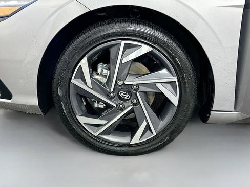Certified 2025 Hyundai Elantra Limited w/ Cargo Package FWD image 32