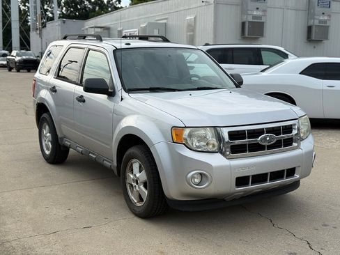 Used 2010 Ford Escape XLT FWD image 4