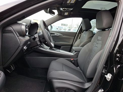 New 2025 Alfa Romeo Tonale image 9