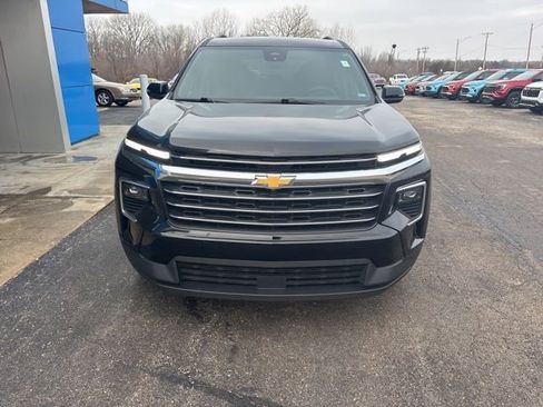 Used 2025 Chevrolet Traverse LT image 12
