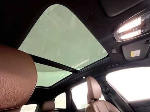 Used 2023 Volvo XC60 B5 Plus image 22