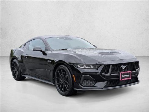 Used 2024 Ford Mustang GT RWD image 3