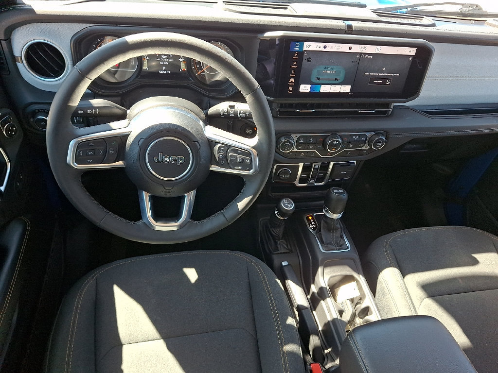 Used 2025 Jeep Wrangler Unlimited Sahara AWD/4WD image 11