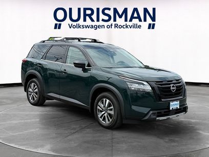 Used 2023 Nissan Pathfinder SL w/ Black Appearance Package