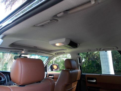 Used 2011 Toyota Sequoia Platinum AWD/4WD image 10
