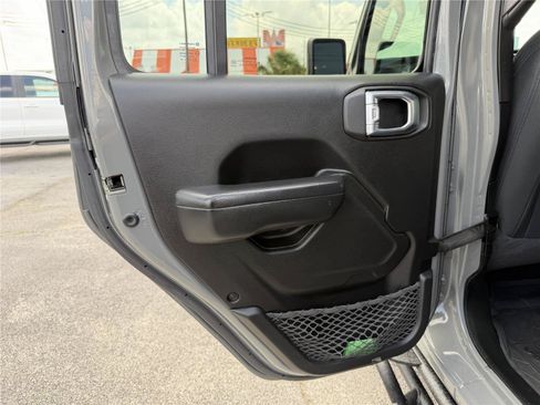 Used 2022 Jeep Wrangler Unlimited Sport AWD/4WD image 16