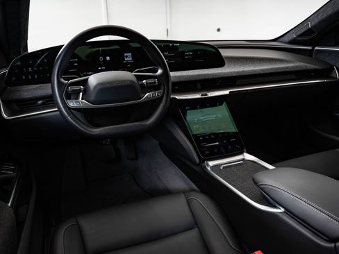 Used 2024 Lucid Air Pure RWD image 4