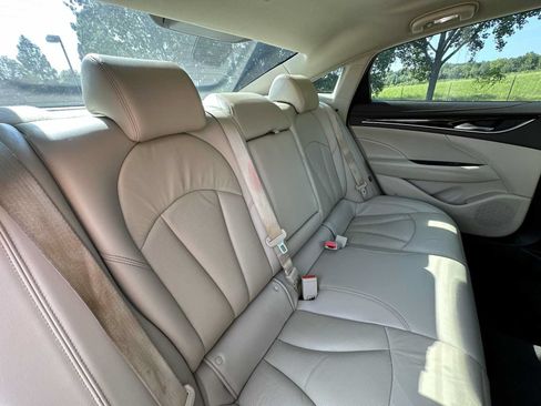 Used 2017 Buick LaCrosse Essence FWD image 21