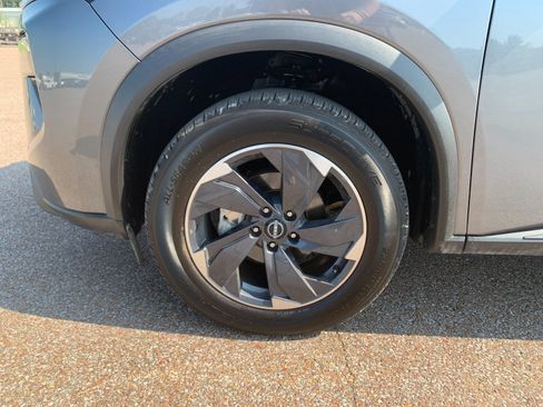 Used 2024 Nissan Rogue SV FWD image 34