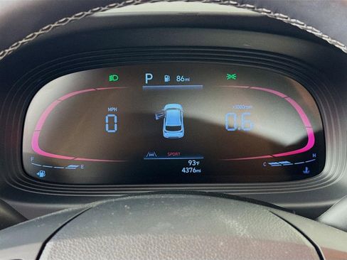 Certified 2024 Hyundai Venue SEL image 13