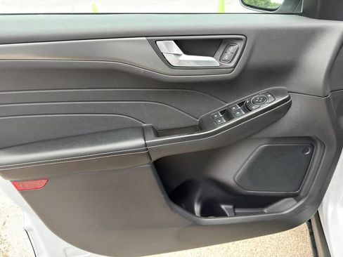 Used 2025 Ford Escape SE FWD image 18