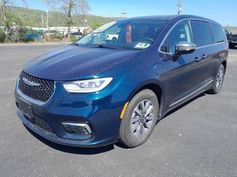 Used 2023 Chrysler Pacifica Limited FWD image 5