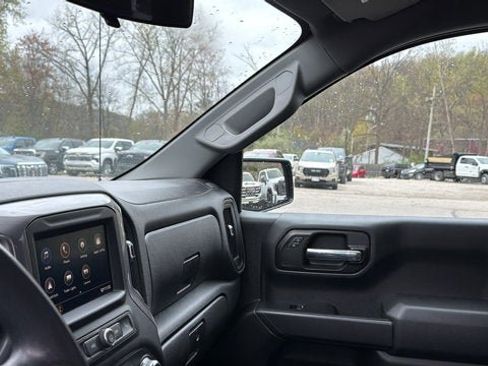 Used 2021 GMC Sierra 1500 4x4 Crew Cab w/ Sierra Value Package image 21