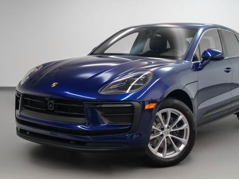 Used 2025 Porsche Macan image 7