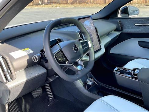 New 2025 Volvo EX30 Ultra w/ Protection Package Premier image 8