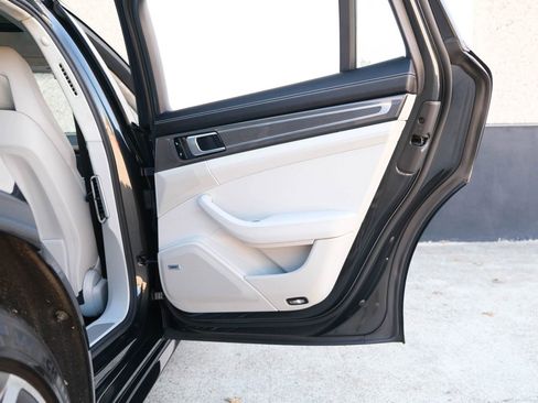 Used 2017 Porsche Panamera Turbo w/ Carbon Fiber Interior Package image 27