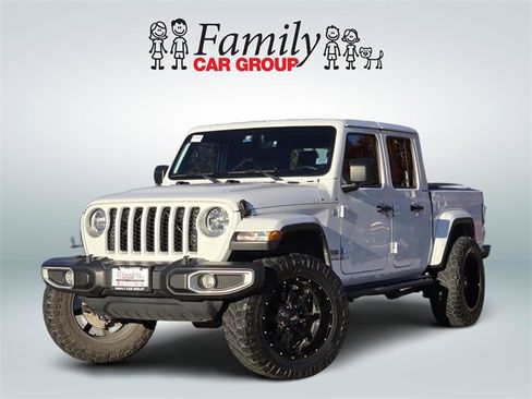 Used 2022 Jeep Gladiator Overland w/ Popular Equipment Package image 1