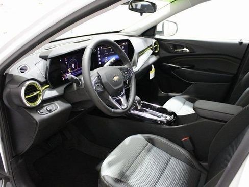 New 2026 Chevrolet Trax LT w/ Sunroof Package image 3