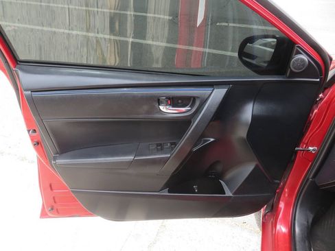 Used 2017 Toyota Corolla SE FWD image 25