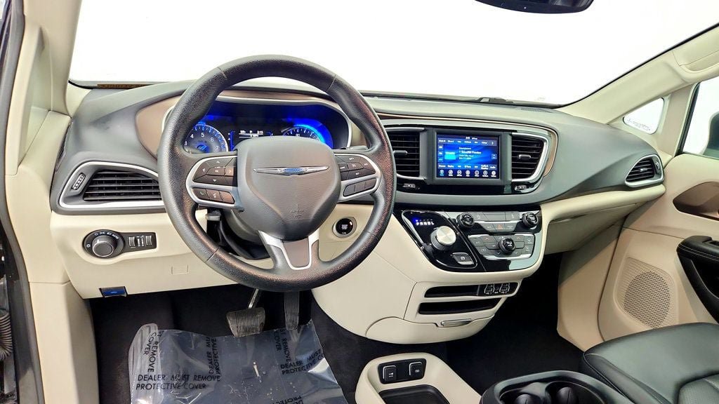 Used 2021 Chrysler Voyager Lxi FWD image 12