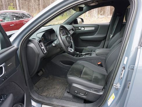 Used 2023 Volvo XC40 B4 Ultimate w/ Climate Package image 2