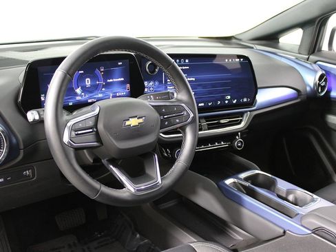 Used 2025 Chevrolet Equinox EV LT w/ Convenience Package image 26