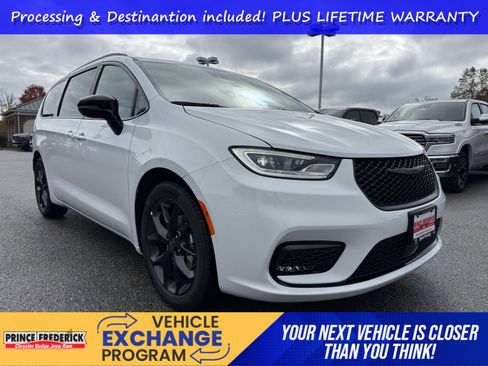 New 2026 Chrysler Pacifica Select FWD image 1