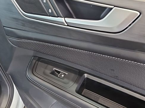 Used 2025 Volkswagen Atlas Cross Sport SE image 12