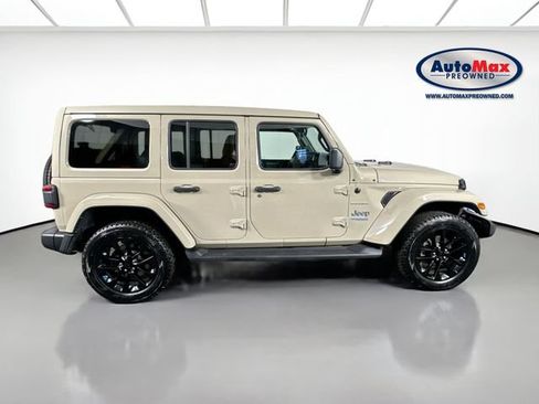 Used 2022 Jeep Wrangler Unlimited Sahara AWD/4WD image 10