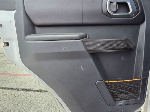 Used 2024 Ford Bronco Badlands image 12