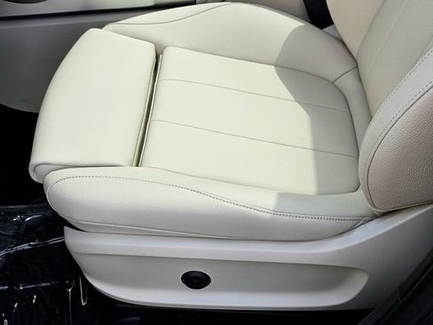 New 2026 Mercedes-Benz GLB 250 4MATIC image 17