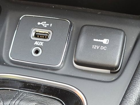 Used 2022 Jeep Cherokee Limited image 9