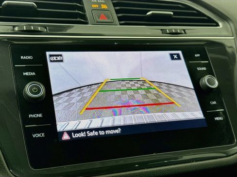 Certified 2022 Volkswagen Tiguan SE AWD/4WD image 17