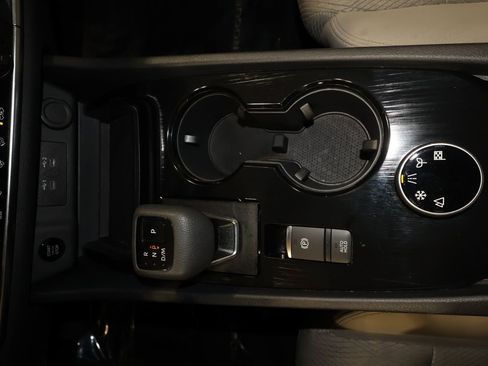 Used 2025 Nissan Rogue SV image 14