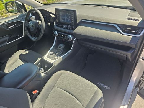 Used 2020 Toyota RAV4 XLE w/ Carpet Mat Package AWD/4WD image 11