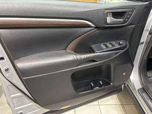 Used 2015 Toyota Highlander Limited AWD/4WD image 8