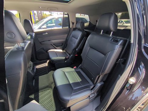 Used 2022 Volkswagen Atlas SEL R-Line AWD/4WD image 24