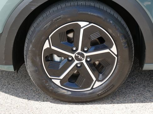 Used 2023 Kia Niro EX FWD image 15