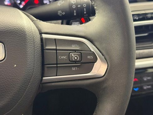 Used 2023 Jeep Compass Latitude image 23