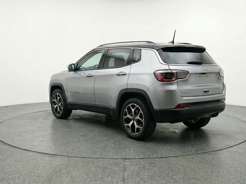 Used 2025 Jeep Compass Limited image 6