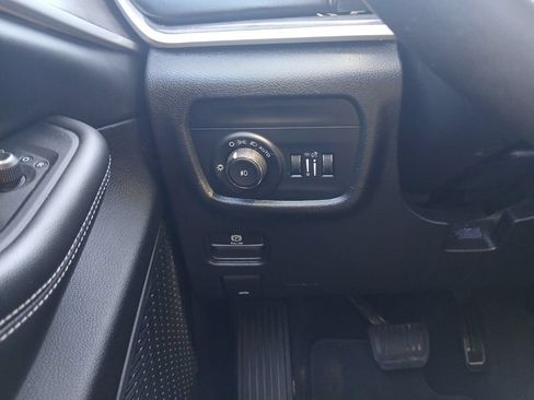 Used 2023 Jeep Grand Cherokee Limited w/ Black Appearance Package AWD/4WD image 13