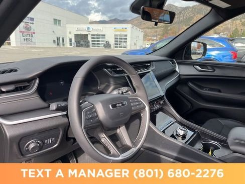 Used 2025 Jeep Grand Cherokee L Altitude AWD/4WD image 13