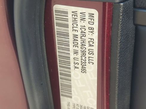 Used 2024 Jeep Grand Cherokee Laredo X image 29